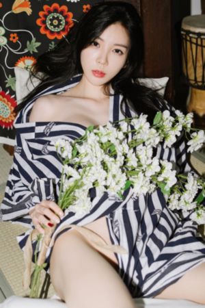 女拳师_十万网红美女美酱